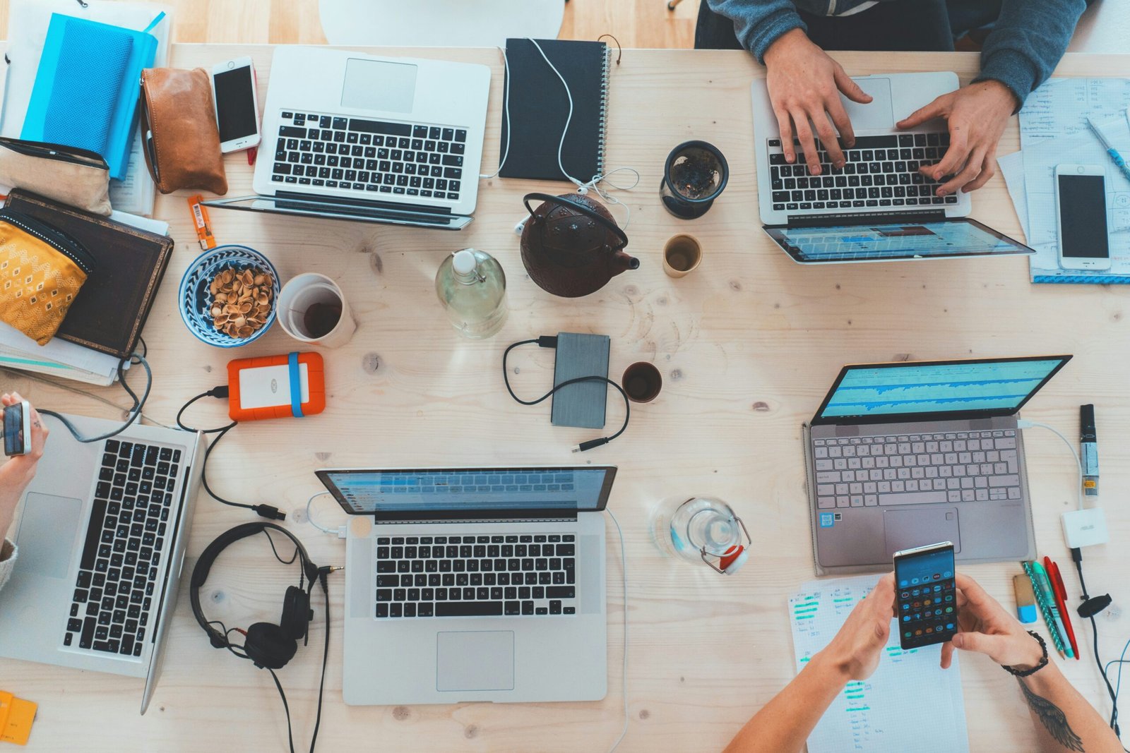 Exploring r/technology: A Window into the Tech World