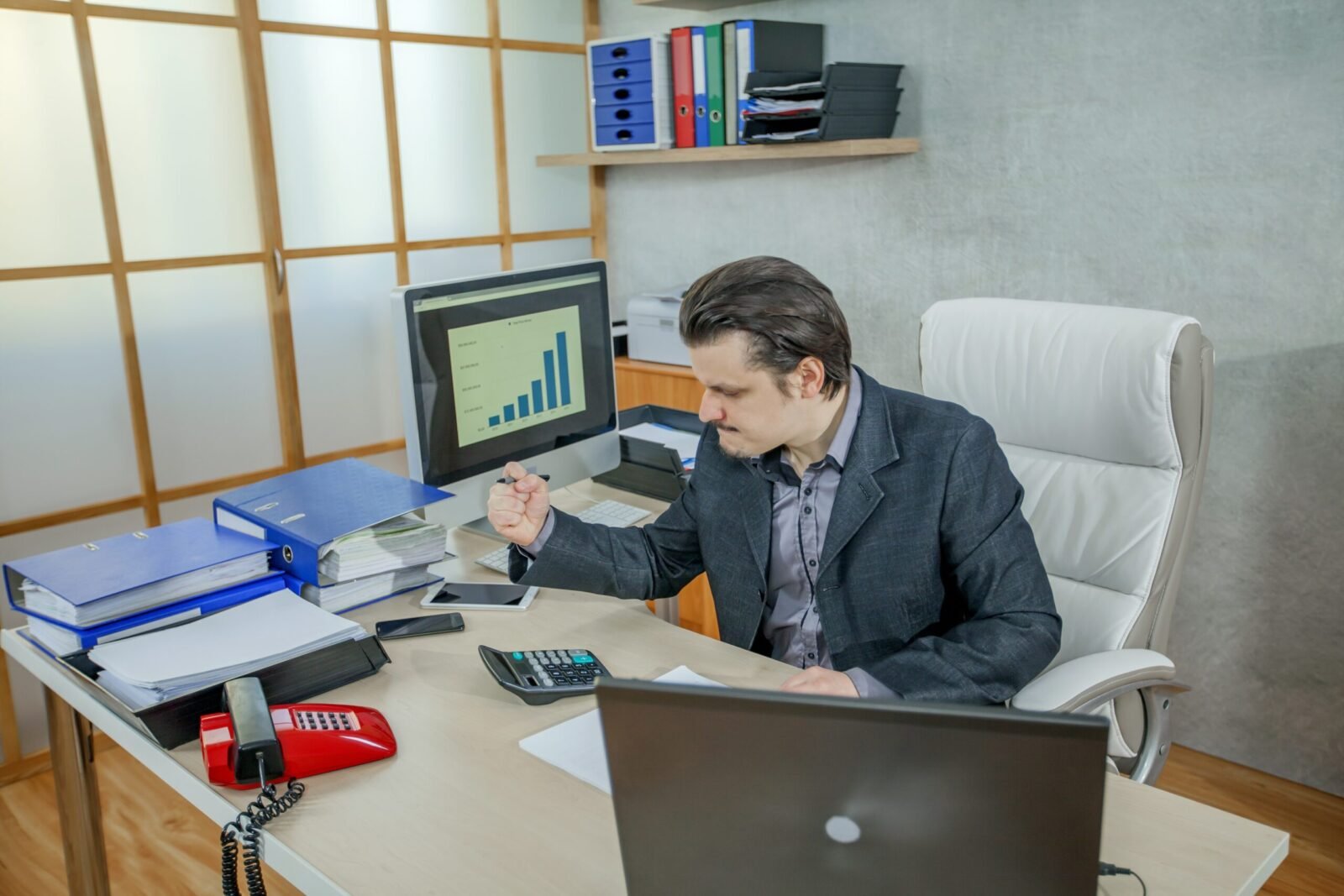 Cash Flow Management: How Top Companies Stay Liquid and Profitable
