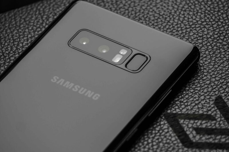 Turn Phone Flashlight Off: Easy Steps for Android and iPhone